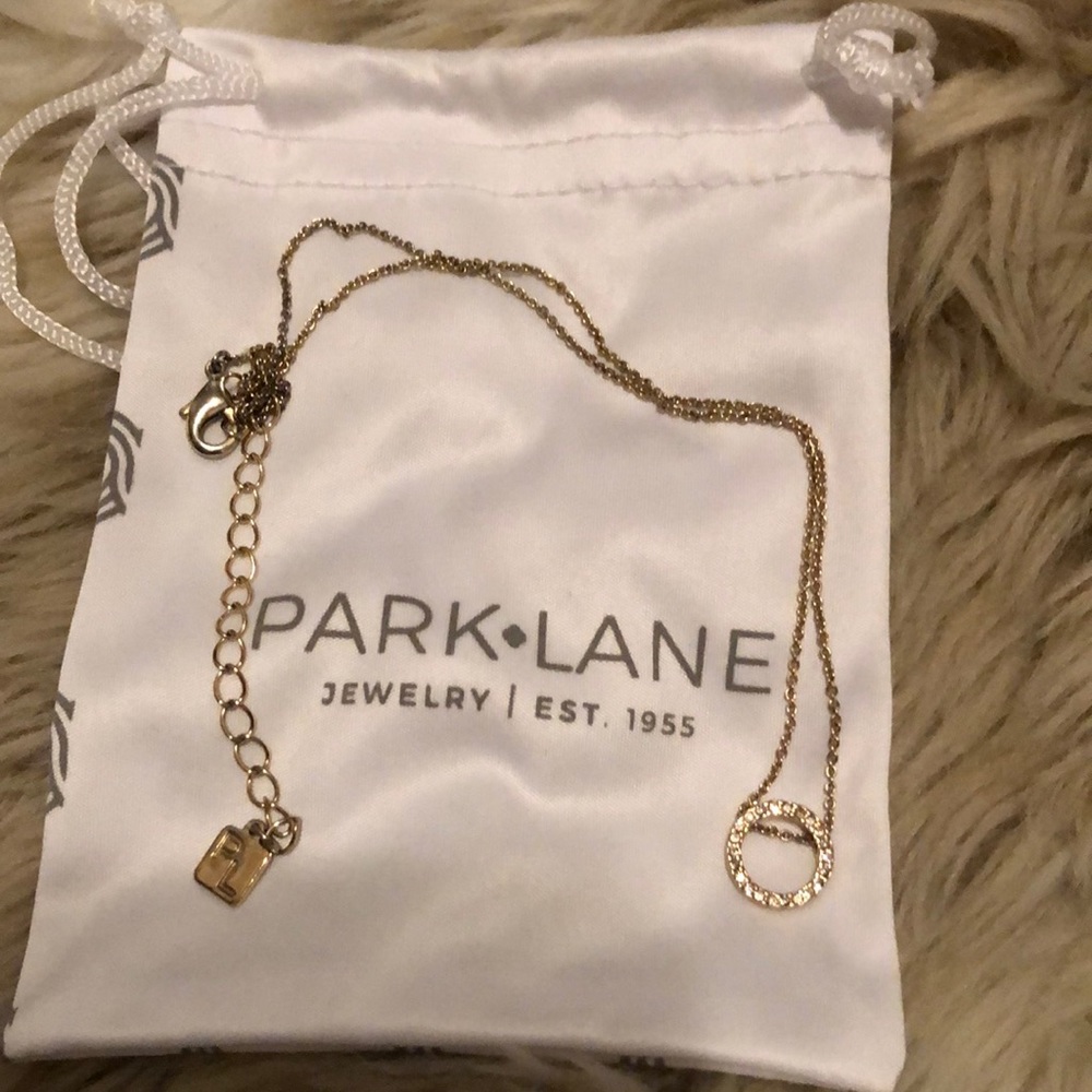 Women’s necklace with small circle pendant